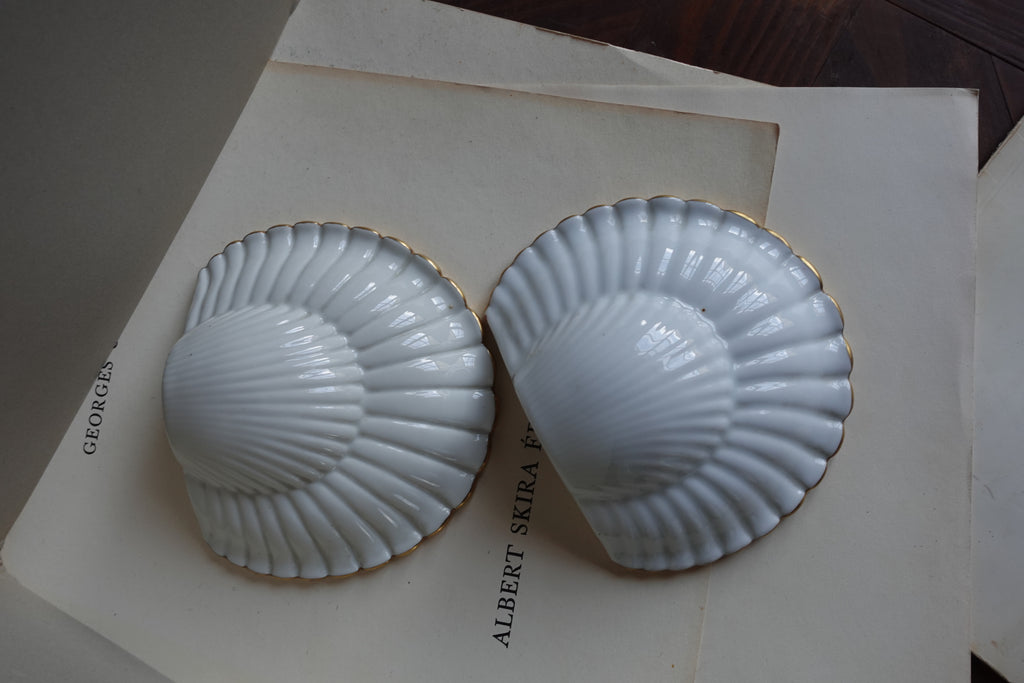 Pair of White Porcelain Scallop Shell Wall Brackets