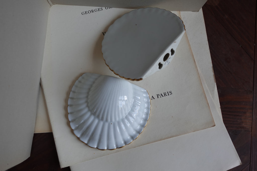 Pair of White Porcelain Scallop Shell Wall Brackets